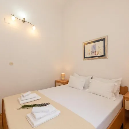 Jelena 1,2,3,4 & 5 - Free Parking *