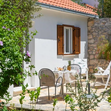 Jelena 1,2,3,4 & 5 - Free Parking *