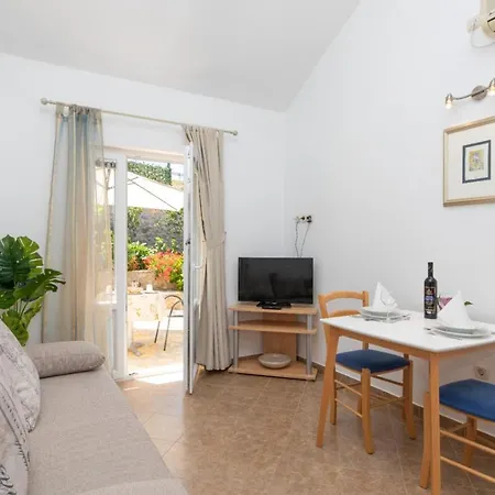 Apartman Jelena 1,2,3,4 & 5 - Free Parking Supetar