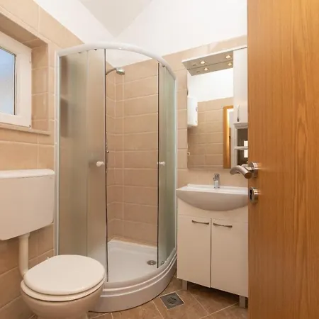 Apartman Jelena 1,2,3,4 & 5 - Free Parking