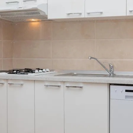 Jelena 1,2,3,4 & 5 - Free Parking Apartman