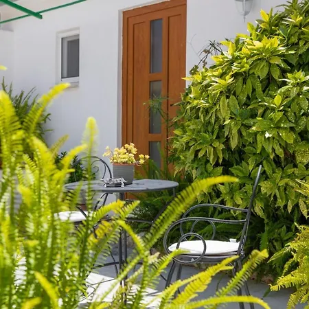 Jelena 1,2,3,4 & 5 - Free Parking Apartman Supetar