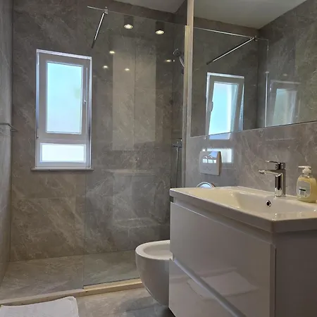 Jelena 1,2,3,4 & 5 - Free Parking Apartman Supetar