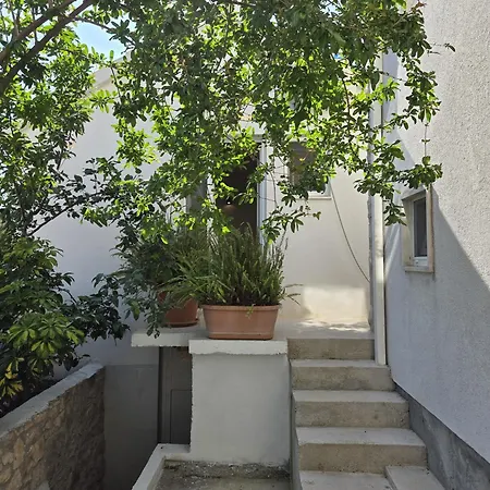 Jelena 1,2,3,4 & 5 - Free Parking