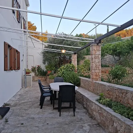 Jelena 1,2,3,4 & 5 - Free Parking Apartman Supetar