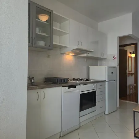 Jelena 1,2,3,4 & 5 - Free Parking Apartman