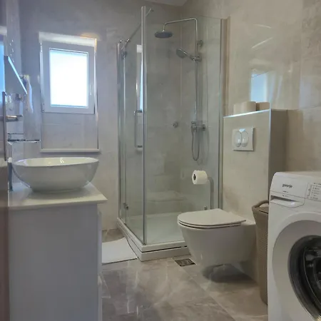 Jelena 1,2,3,4 & 5 - Free Parking Supetar