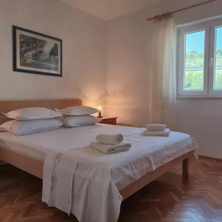 Jelena 1,2,3,4 & 5 - Free Parking Apartman *