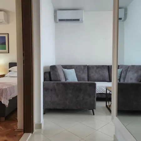 Apartman Jelena 1,2,3,4 & 5 - Free Parking Supetar