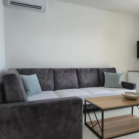 Jelena 1,2,3,4 & 5 - Free Parking *