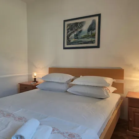 Jelena 1,2,3,4 & 5 - Free Parking Apartman *