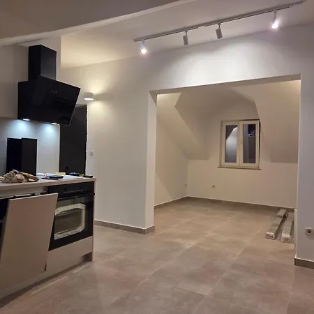 Jelena 1,2,3,4 & 5 - Free Parking Apartman Supetar