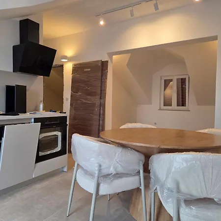 Apartman Jelena 1,2,3,4 & 5 - Free Parking Supetar