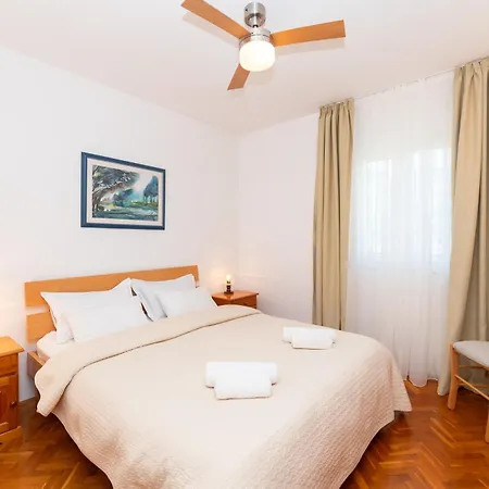 Jelena 1,2,3,4 & 5 - Free Parking Lejlighed Supetar