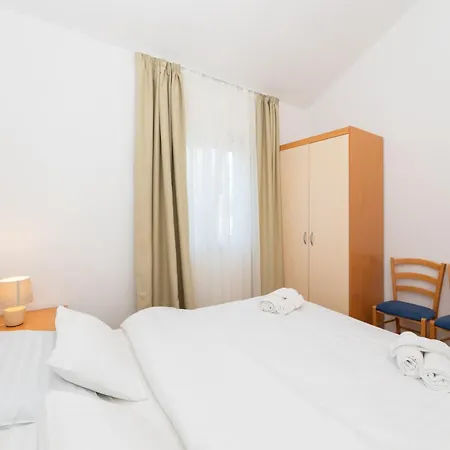 Jelena 1,2,3,4 & 5 - Free Parking Lejlighed Supetar