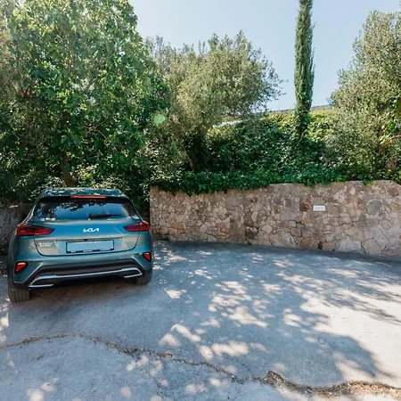 Jelena 1,2,3,4 & 5 - Free Parking