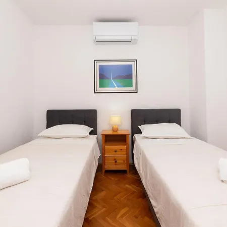 Jelena 1,2,3,4 & 5 - Free Parking * Supetar