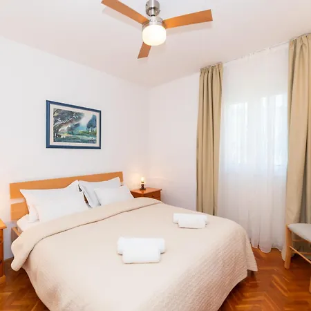 Jelena 1,2,3,4 & 5 - Free Parking Lejlighed Supetar