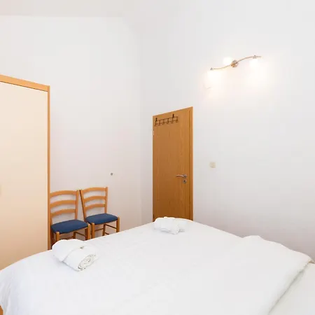 Jelena 1,2,3,4 & 5 - Free Parking Lejlighed Supetar